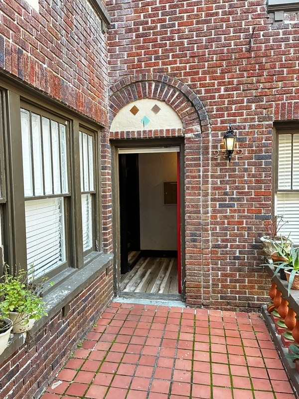 Building Photo - 2742 Riverside Ave