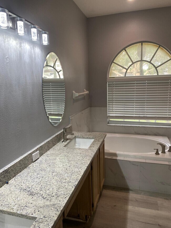 Building Photo - 1341 Flaxwood Ave