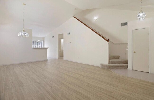 Building Photo - 5451 Governor Cir