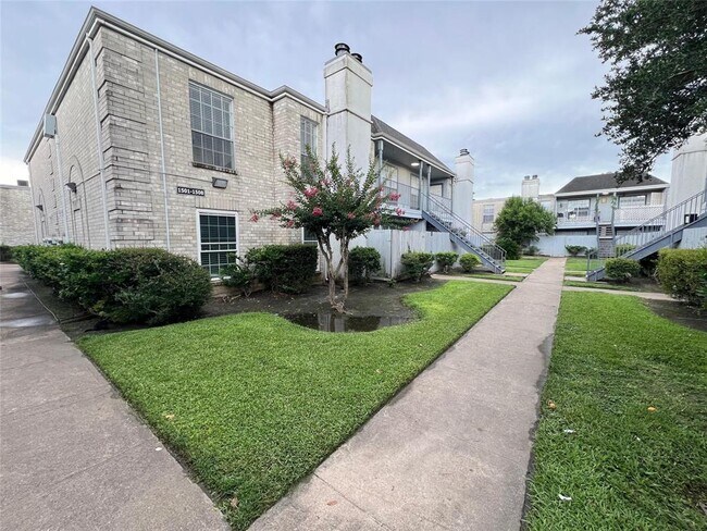 Building Photo - 6606 De Moss Dr