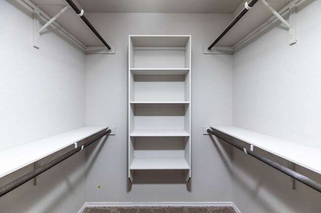 Building Photo - 3 Bedroom, 2.5 Bathroom Duplex in New Brau...