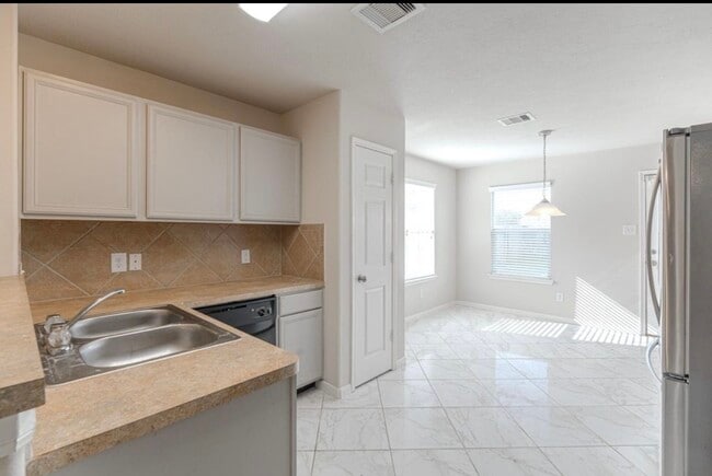 Building Photo - 21611 Falvel Misty Dr