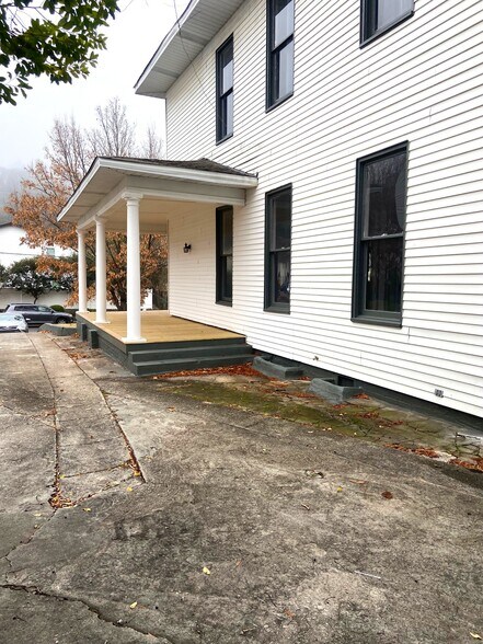 Building Photo - 1716 14th Ave S