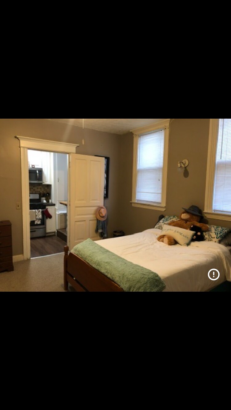 Building Photo - 246 Rosedale St