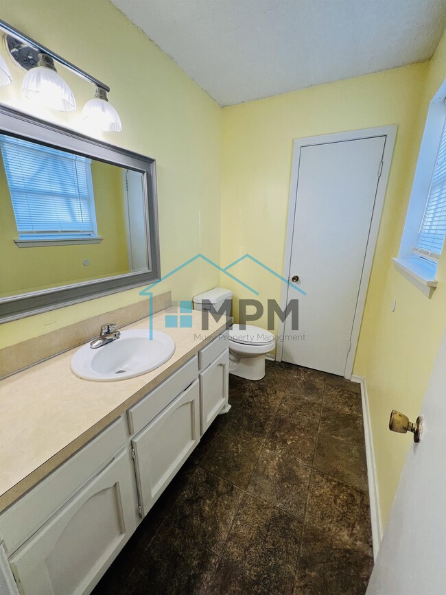 Building Photo - 113 Hilltop Dr