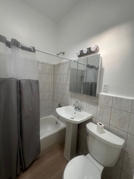 Building Photo - 339 Grove St