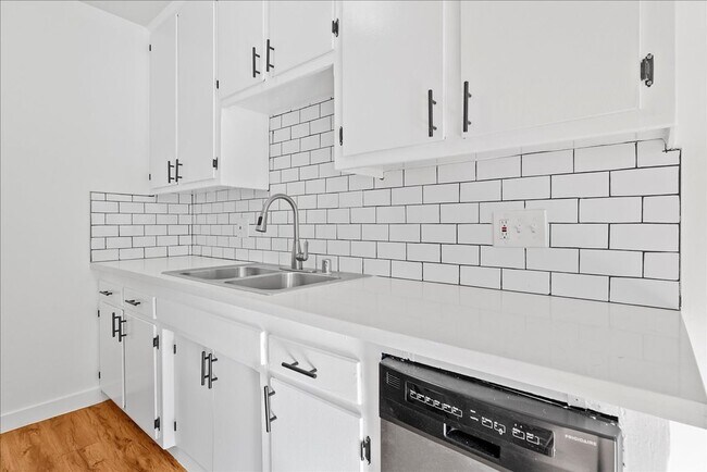 Building Photo - 6114 Cahuenga Blvd