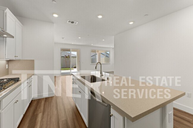 Building Photo - 3062 Pansona St