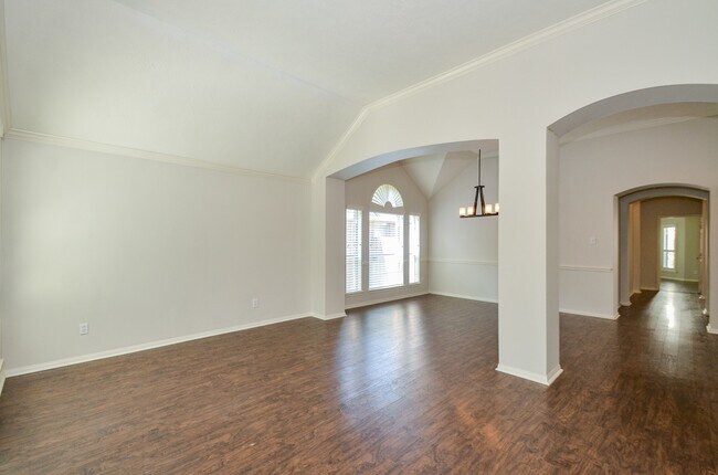 Building Photo - 2218 Millerton Ln