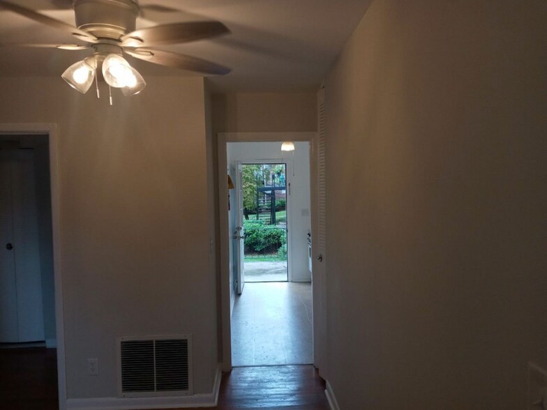 Building Photo - 1406 Church St