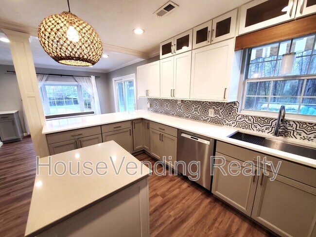 Building Photo - 9734 Hawkdale Ln
