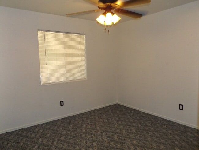 Building Photo - 3 Bedroom - 2 Bath Pool Home