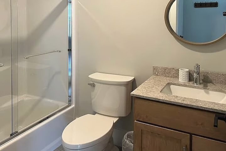 Building Photo - 222 Brookview Dr