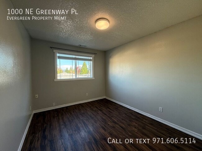 Building Photo - 1000 NE Greenway Pl