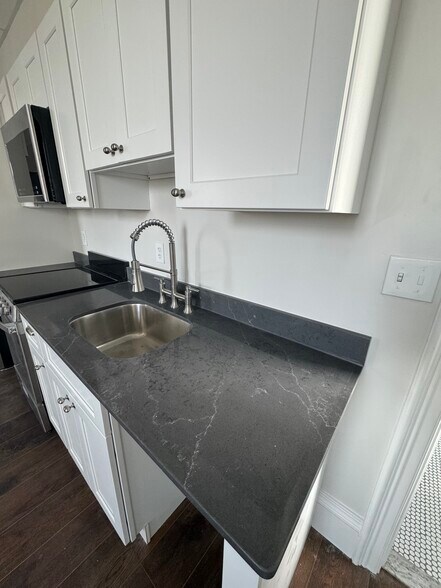 Building Photo - 134 Middle St