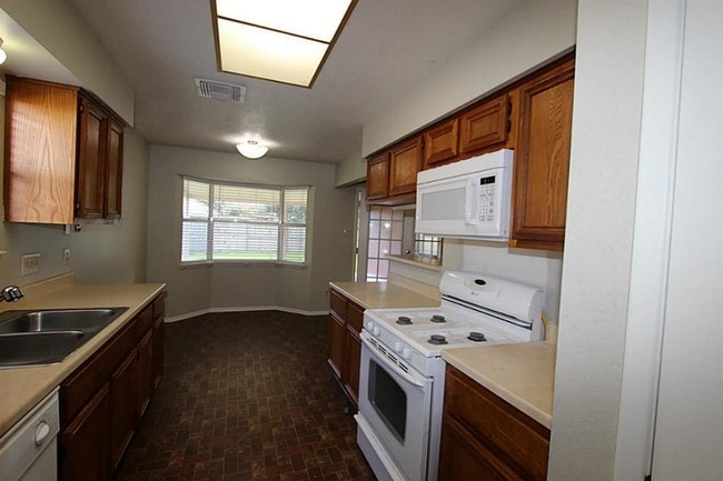 Building Photo - 4330 Maple Cross Dr