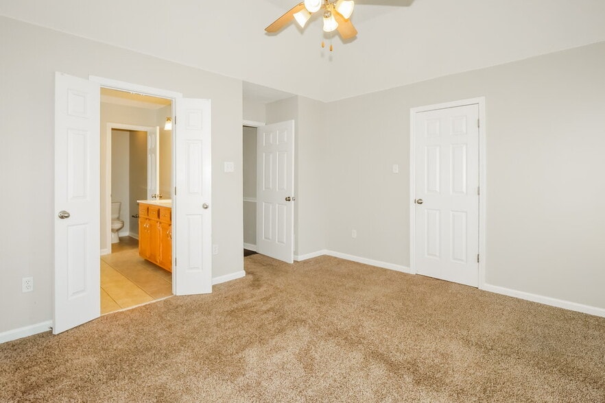 Building Photo - 145 Cameron Dr