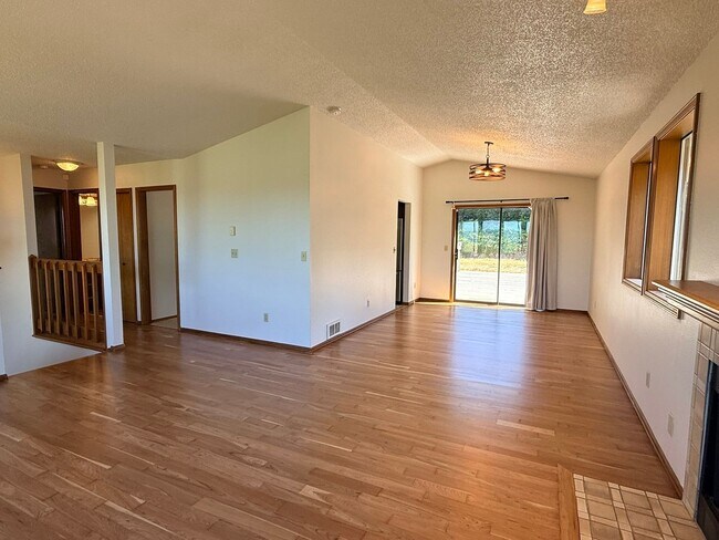 Building Photo - 3bd/2ba Renton Home