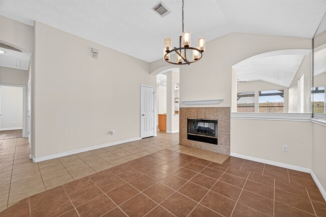 Building Photo - 23914 Glengate Dr