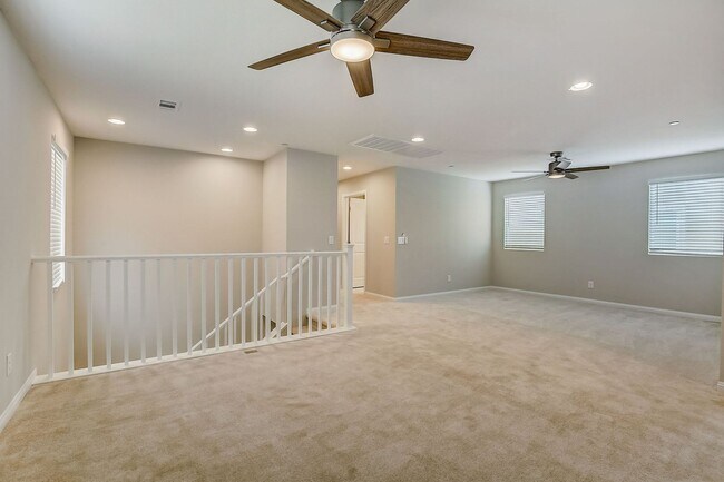 Building Photo - 10643 Enridge Ave
