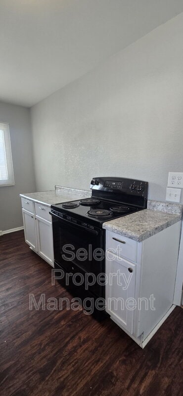 Building Photo - 2327 Deerwood Dr