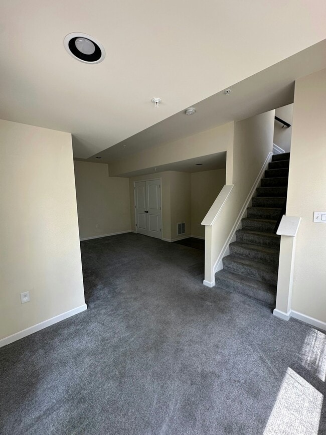 Building Photo - 124 High Pointe Dr