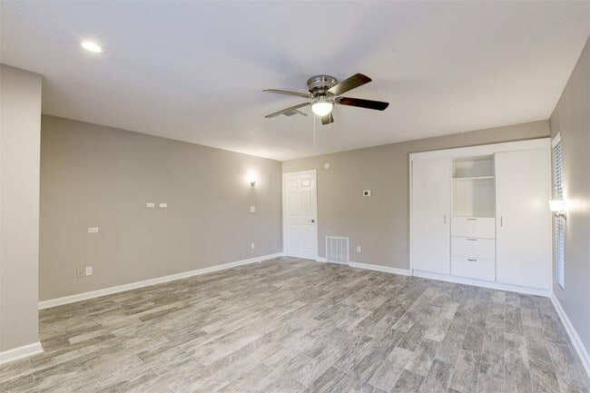 Building Photo - 3491 Balboa Cir