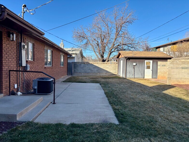 Building Photo - 763 S Sunset Dr