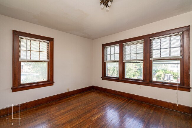Building Photo - 1448-1450 Summit St.