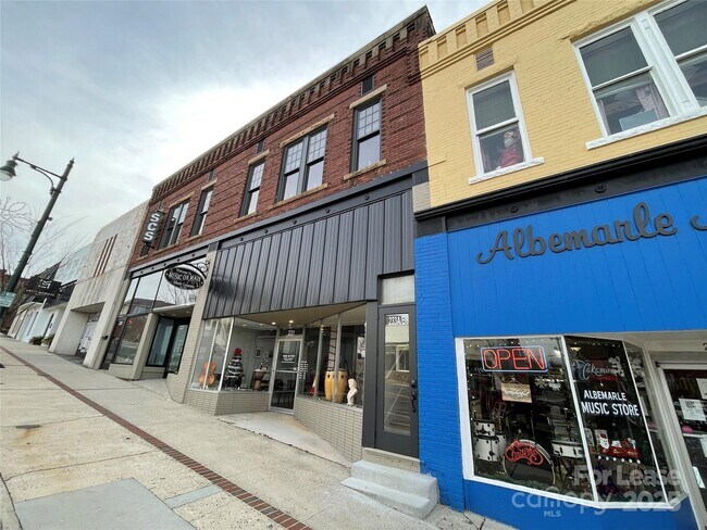 Building Photo - 233 W Main St