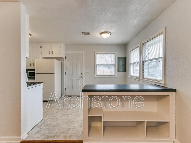 Building Photo - 630 Villa Dr