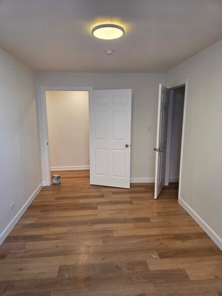 Building Photo - 4839 W Dakin St