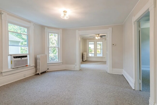 Building Photo - 6867 N Ottawa Ave