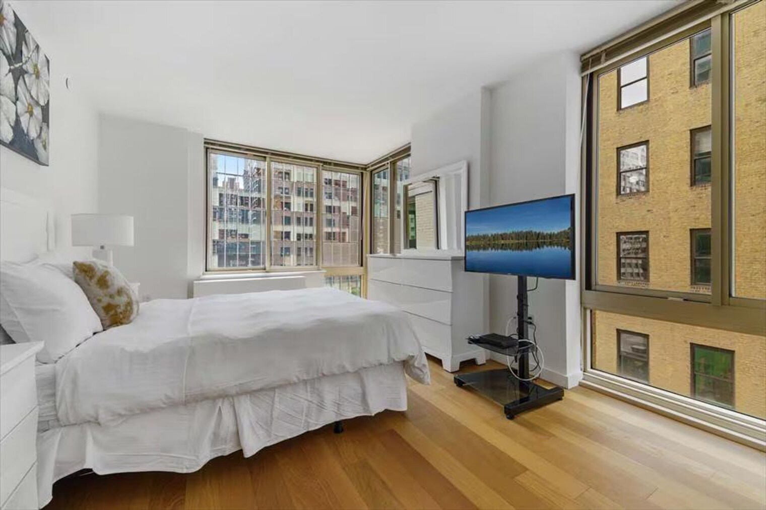 Building Photo - 400 E 66th St