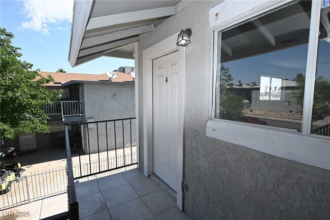 Building Photo - 1512 Cobb Ln