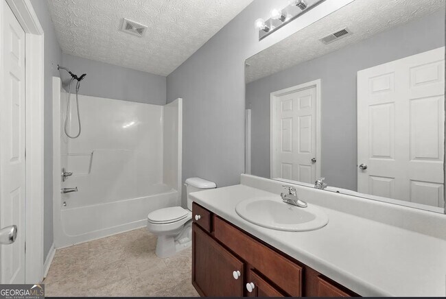 Building Photo - 3040 Village Run Dr