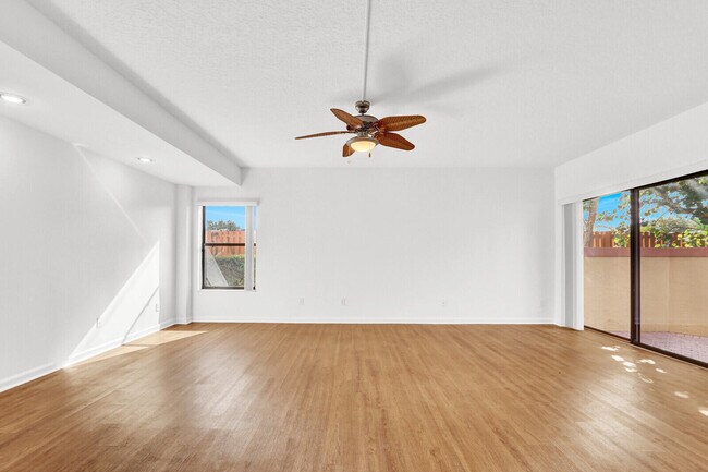 Building Photo - 52 Uno Lago Dr