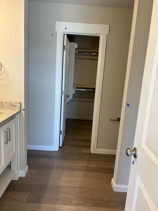 Building Photo - Brand New Duplex!