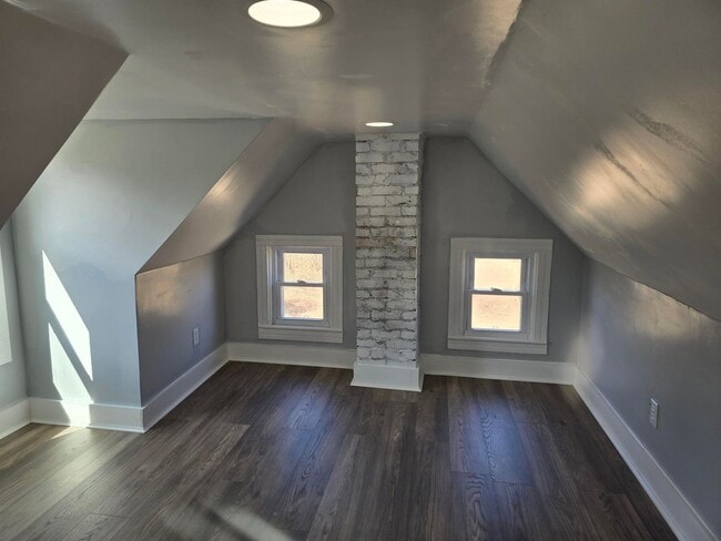 Building Photo - Call Linda 804-642-2106 or linda@vacosold.com