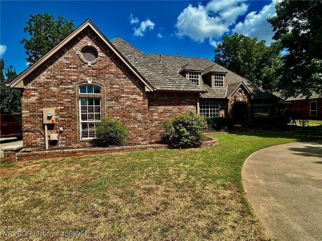 Building Photo - 1801 Oak Forest Dr