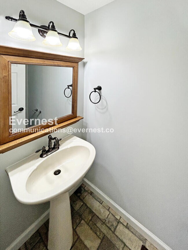 Building Photo - 3 Bed, 3.5 Bath Home with Modern Amenities / Pet-Friendly / Coming Soon!