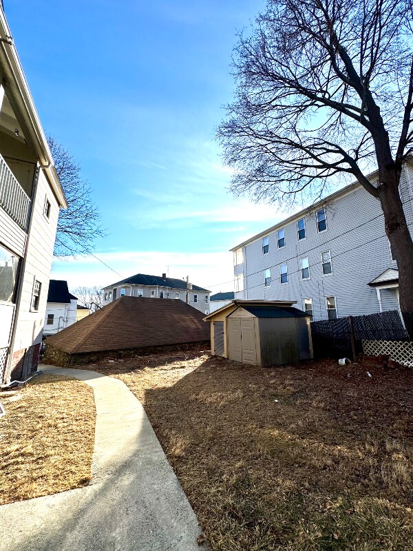 Building Photo - 184 Vernon St