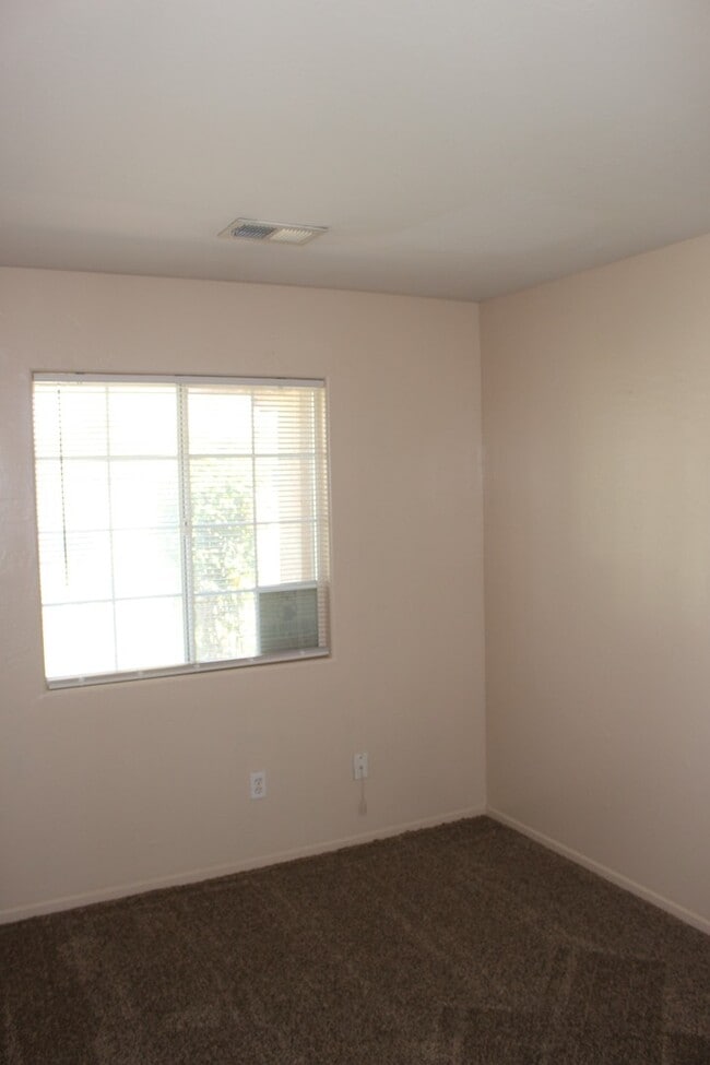 Building Photo - 1327 Clipper Hills Dr