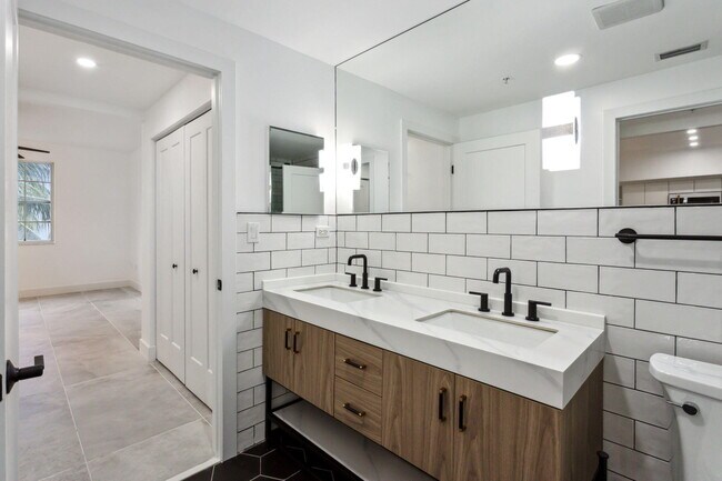 Building Photo - 250 NE 3rd Ave