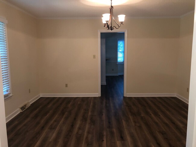 Building Photo - Fully Renovated 3BR w/ Appliances, Firepla...