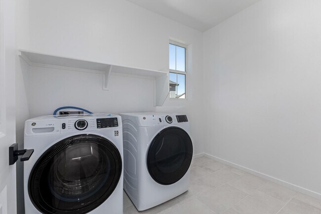 Building Photo - 2436 W Maximo Wy