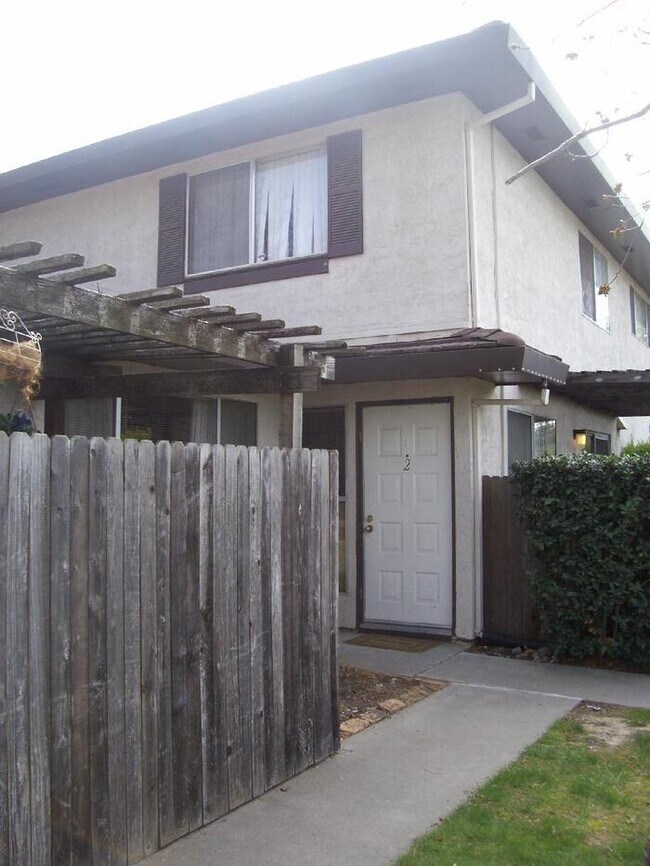 Building Photo - 2 Bed/1 Bath Foothill Farms Condo with Private Patio