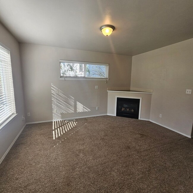 Building Photo - Beautiful Home with Mt. Rainier Views – Close to PSNS & Ferries