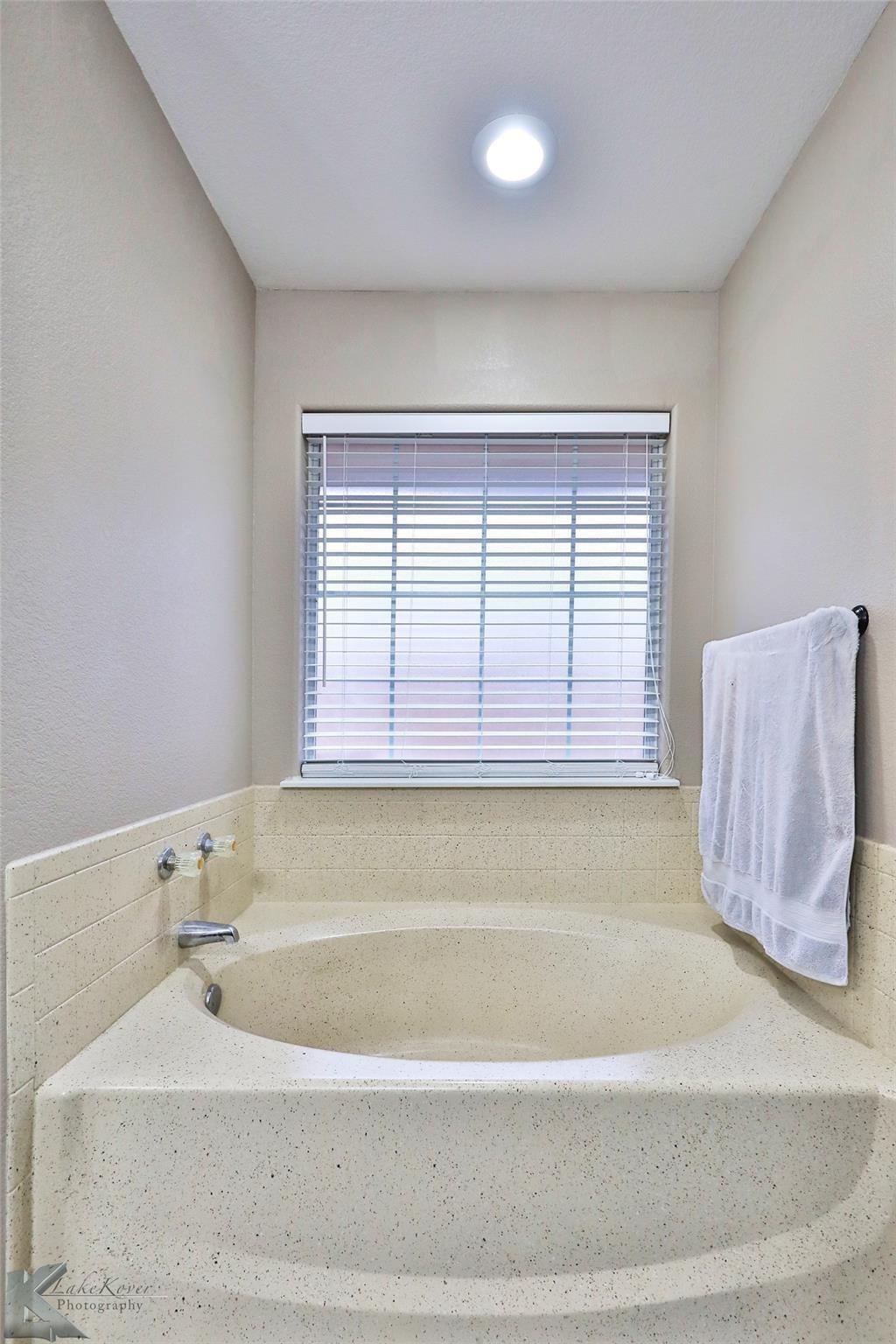 Building Photo - 5434 Willow View Rd