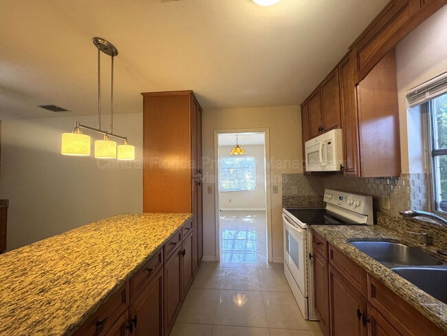 Building Photo - 612 Martin Ave